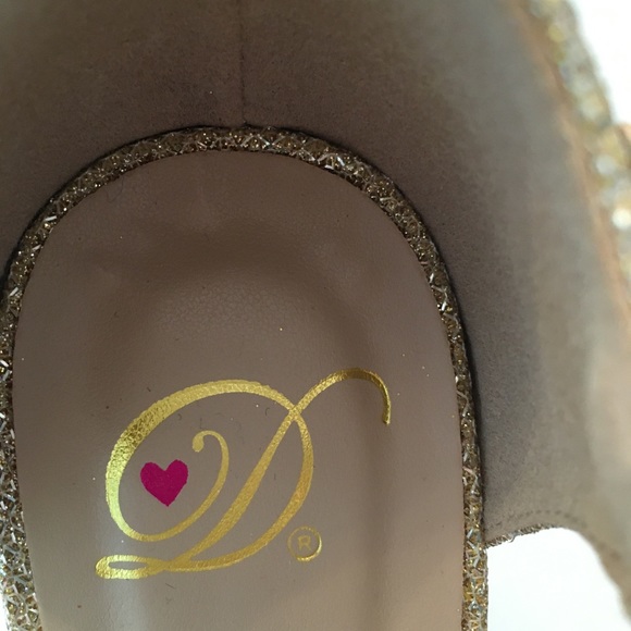 “D” Gold platform high heels - Picture 6 of 6